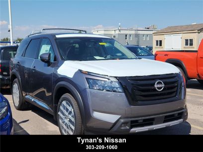 New 2025 Nissan Pathfinder Platinum w/ Black Appearance Package