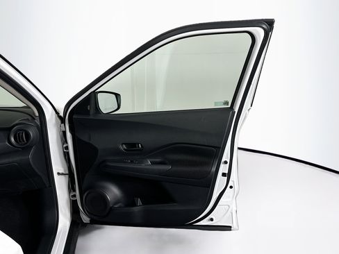 Used 2024 Nissan Kicks S image 29