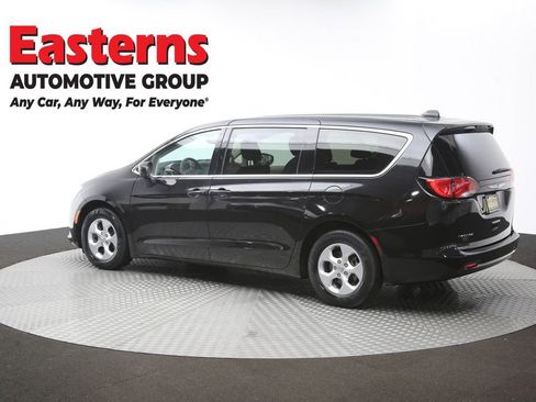 Used 2017 Chrysler Pacifica LX w/ Tire & Wheel Group FWD image 61