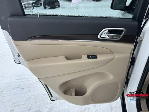 Used 2018 Jeep Grand Cherokee Limited image 25