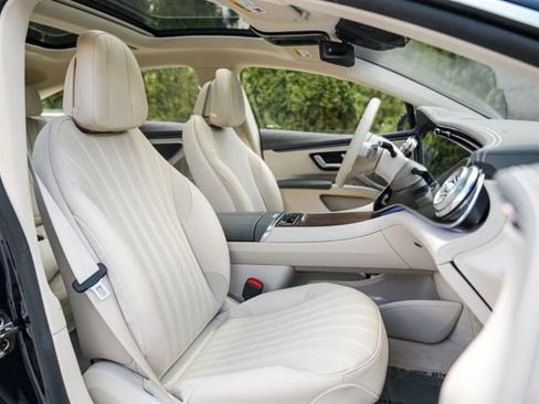 Used 2023 Mercedes-Benz EQS 580 4MATIC Sedan image 45