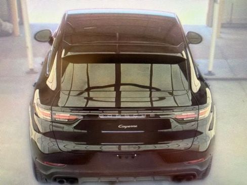 Used 2022 Porsche Cayenne Platinum Edition AWD/4WD image 11