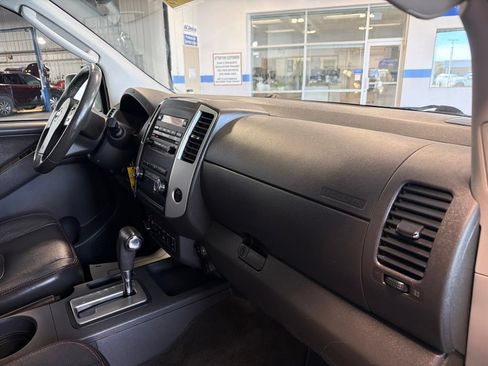 Used 2011 Nissan Frontier PRO-4X w/ Pro-4x Luxury Pkg AWD/4WD image 32