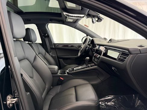 Certified 2026 Porsche Macan AWD/4WD image 16