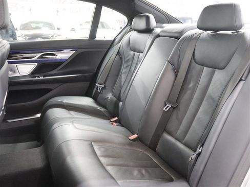 Used 2020 BMW 750i xDrive w/ Executive Package image 16