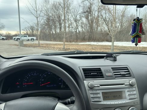 Used 2011 Toyota Camry LE image 11