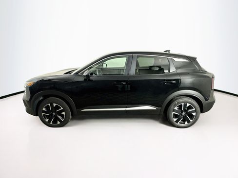 Used 2025 Nissan Kicks SV AWD/4WD image 4