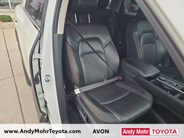 Used 2023 Nissan Pathfinder SL AWD/4WD image 37