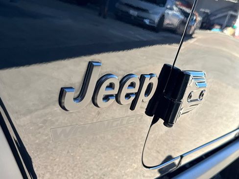 Used 2021 Jeep Wrangler Sport AWD/4WD image 8