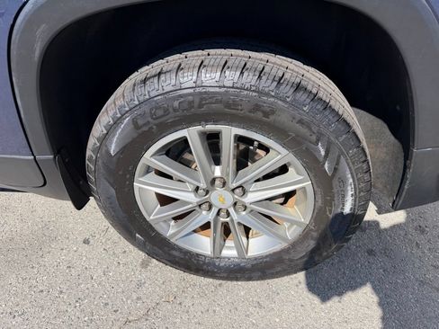 Used 2023 Chevrolet Traverse LT FWD image 14