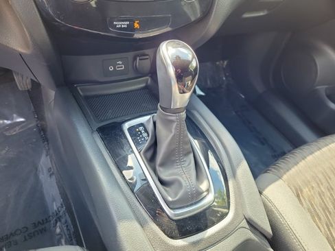 Used 2020 Nissan Rogue S w/ Special Edition Package FWD image 31