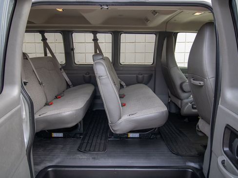 Used 2017 Chevrolet Express 3500 LT w/ LT Preferred Equipment Group image 32