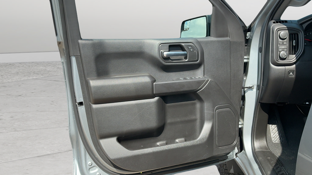 Used 2026 Chevrolet Silverado 1500 Custom w/ LPO, Dark Essentials Package AWD/4WD image 17