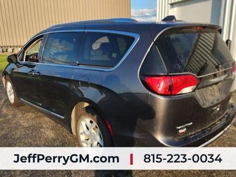 Used 2020 Chrysler Pacifica Limited FWD image 4