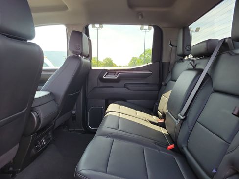 Used 2025 GMC Sierra 1500 SLT AWD/4WD image 11