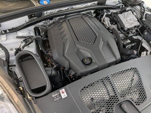 Used 2025 Porsche Macan image 27