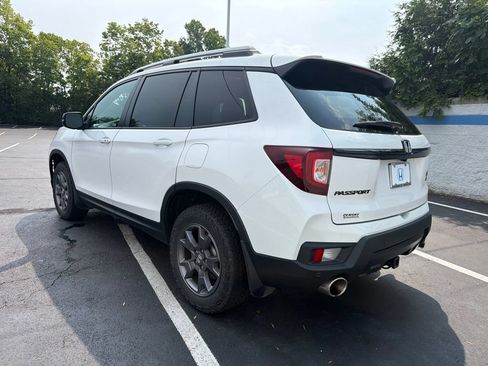 Used 2024 Honda Passport TrailSport image 3