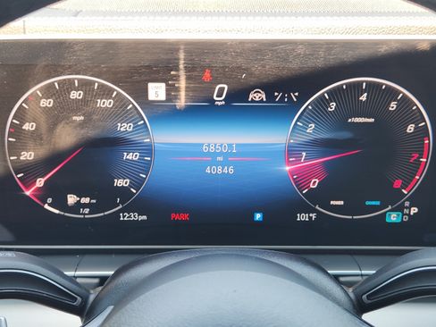 Used 2024 Mercedes-Benz GLS 450 4MATIC image 9