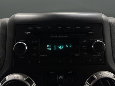 Used 2016 Jeep Wrangler Unlimited Rubicon image 15