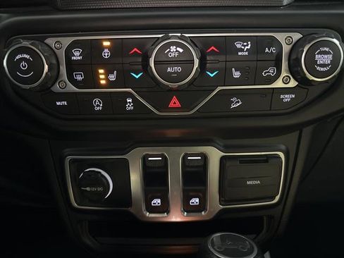 Used 2020 Jeep Wrangler Sport image 24