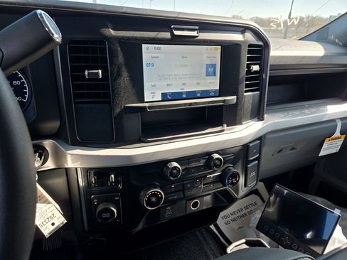 New 2025 Ford F550 4x4 SuperCab Super Duty image 13
