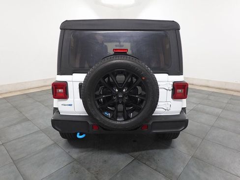 Used 2023 Jeep Wrangler Unlimited Sahara image 4