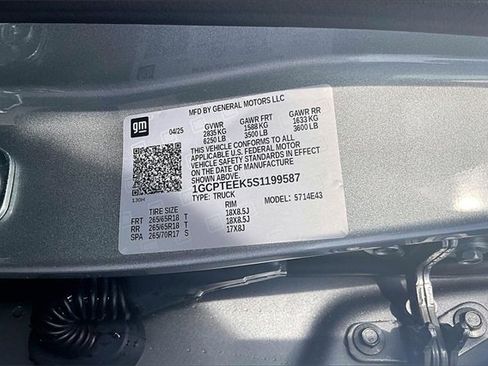 Used 2025 Chevrolet Colorado Trail Boss image 32