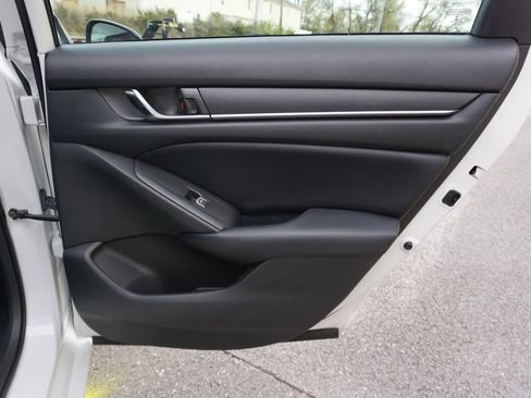 Used 2018 Honda Accord Sport image 19