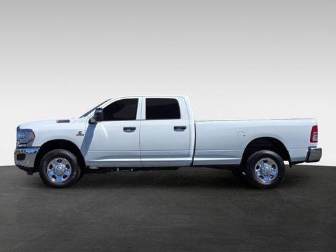 Used 2024 RAM 2500 Tradesman w/ Chrome Appearance Group AWD/4WD image 7