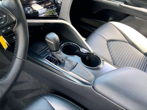 Used 2019 Toyota Camry SE FWD image 15