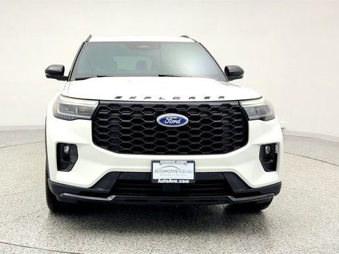 Used 2025 Ford Explorer ST-Line w/ Premium Package image 2