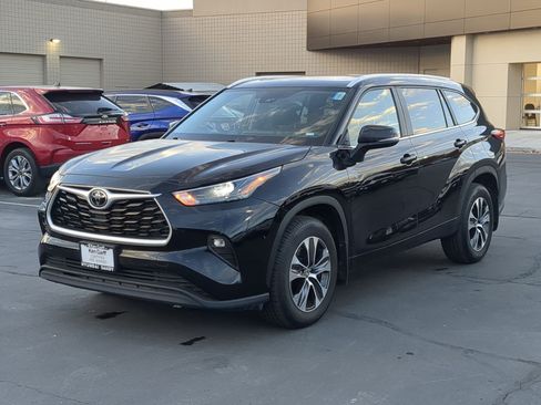 Used 2024 Toyota Highlander XLE image 10