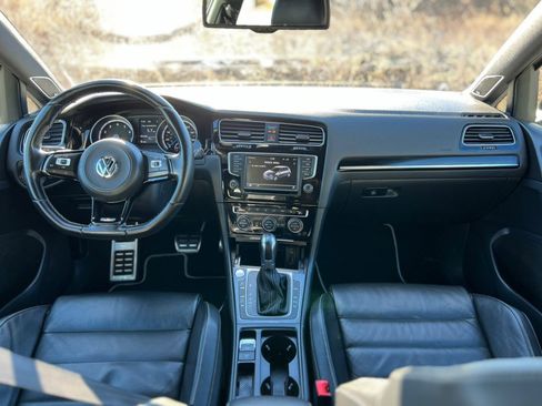 Used 2016 Volkswagen Golf 4-Door image 10