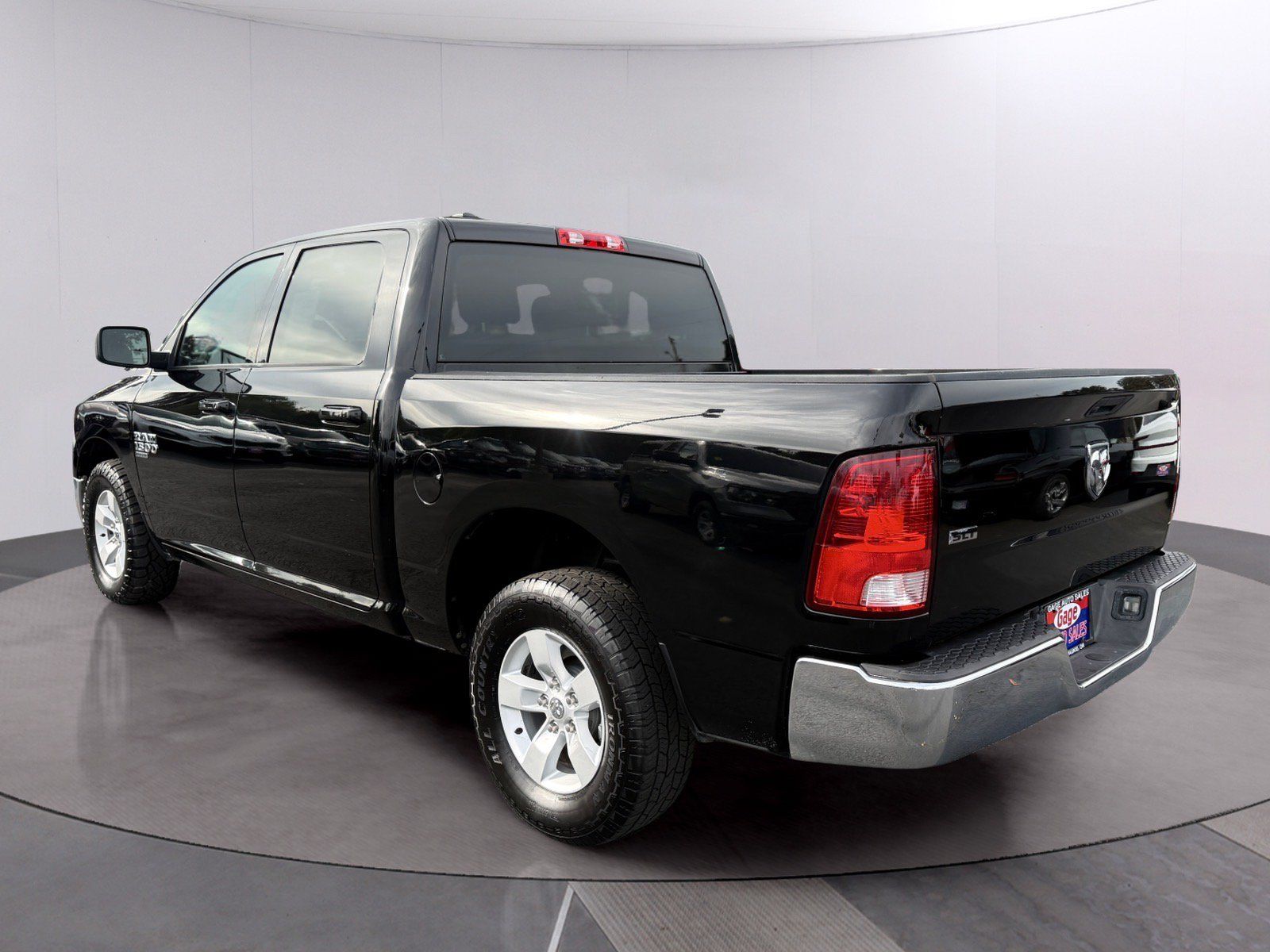 Used 2021 RAM 1500 Classic SLT RWD image 4