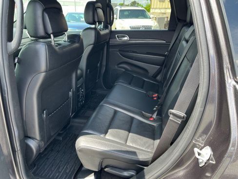 Used 2019 Jeep Grand Cherokee Limited AWD/4WD image 15