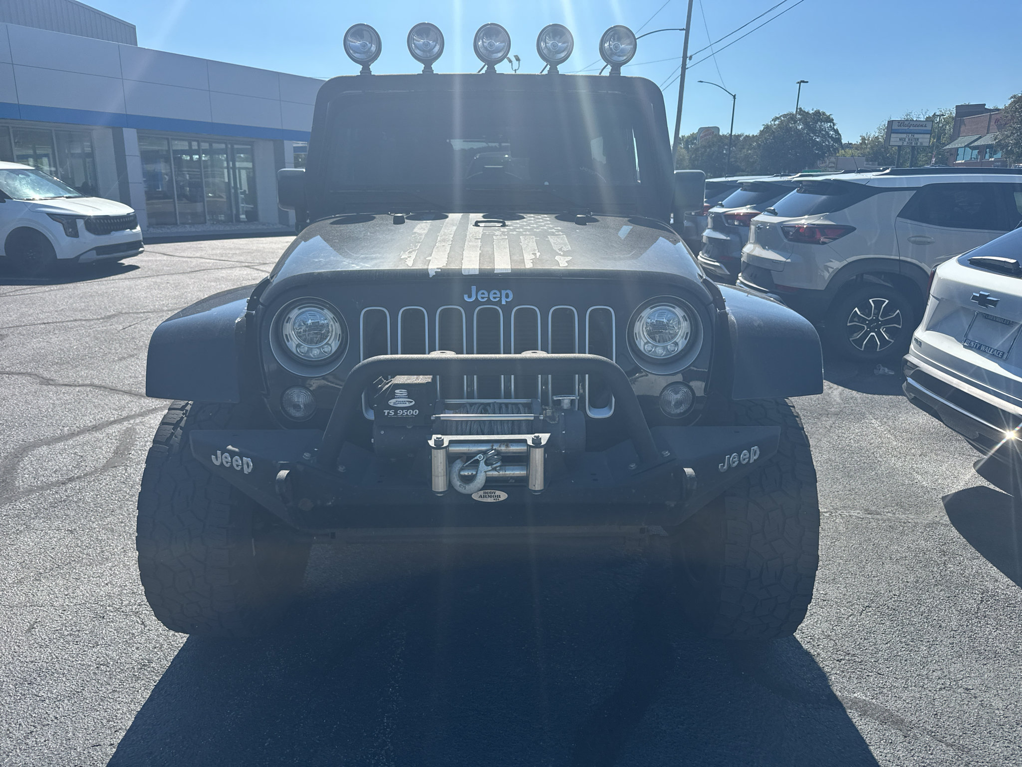 Used 2017 Jeep Wrangler Unlimited Sahara w/ Connectivity Group AWD/4WD image 2