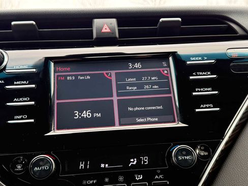 Used 2018 Toyota Camry XLE image 22