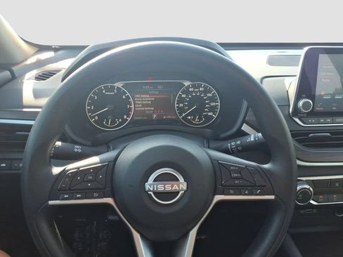 Used 2024 Nissan Altima 2.5 SV FWD image 29
