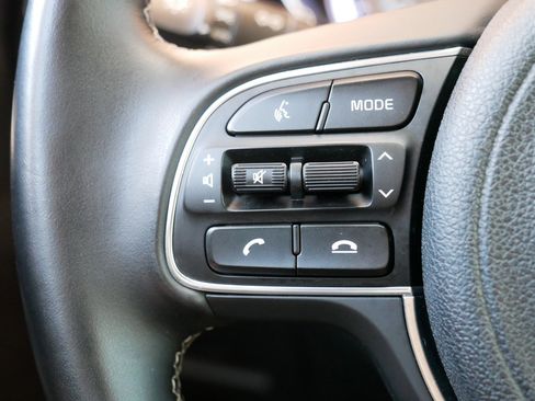 Certified 2022 Kia Niro LXS image 28