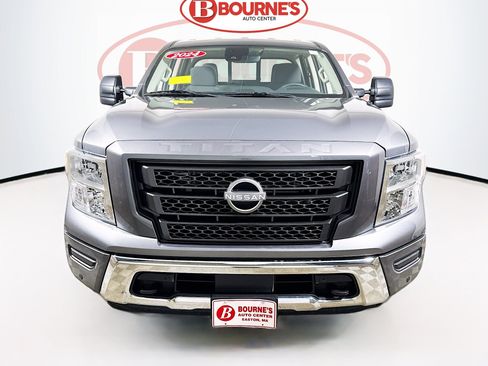 Used 2024 Nissan Titan SV w/ SV Convenience Package image 4