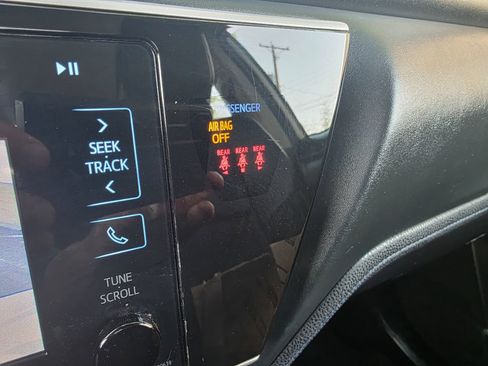 Used 2018 Toyota Corolla SE FWD image 39