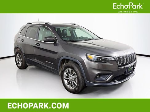 Used 2019 Jeep Cherokee Latitude Plus w/ Cold Weather Group AWD/4WD image 1