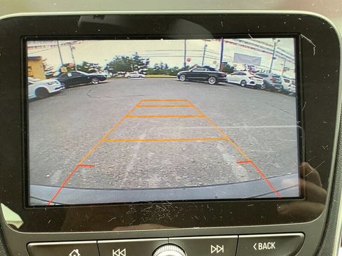 Used 2017 Chevrolet Malibu LT FWD image 19