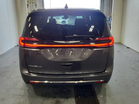 Used 2023 Chrysler Pacifica Touring-L FWD image 12
