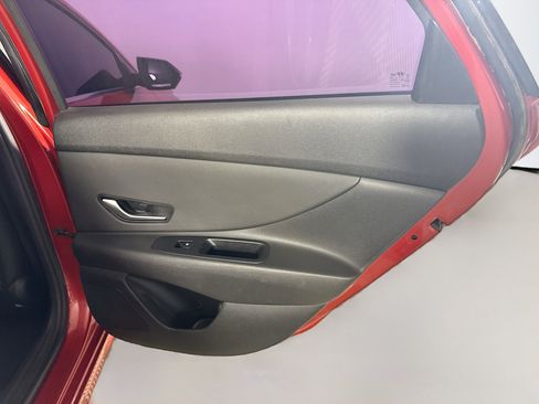 Used 2021 Hyundai Elantra Limited FWD image 28