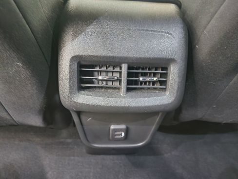 Used 2023 Chevrolet Equinox LT image 27