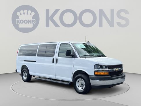 Used 2025 Chevrolet Express 3500 LT w/ LT Preferred Equipment Group RWD image 2