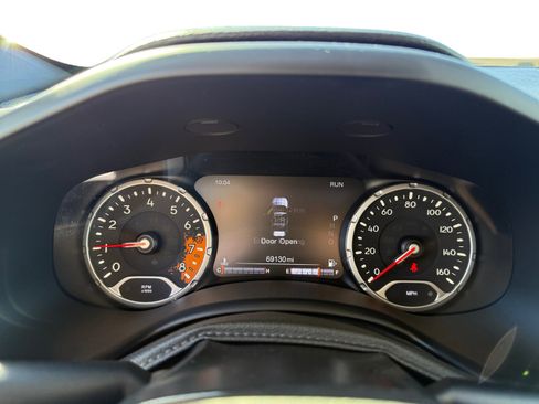 Used 2018 Jeep Renegade Trailhawk w/ UConnect 8.4 Nav Group image 11