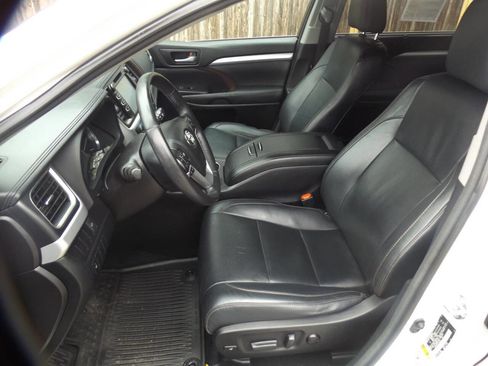 Used 2015 Toyota Highlander XLE AWD/4WD image 12