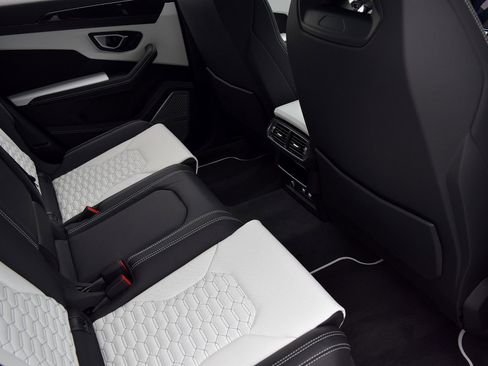 Used 2021 Lamborghini Urus image 34